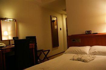 Plaza Premier Hotel 3*